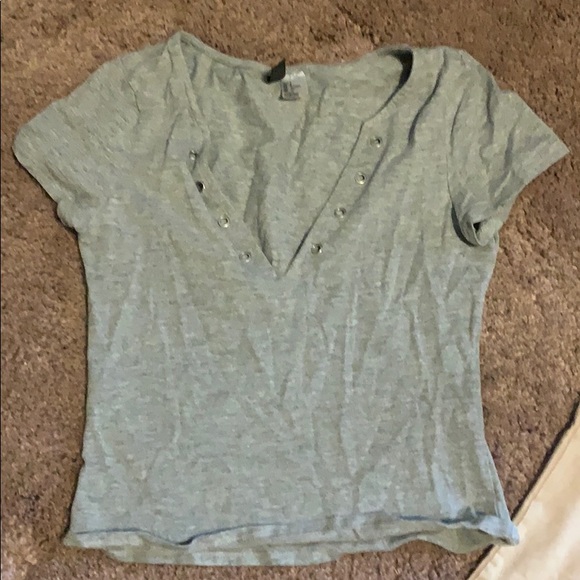 Shirts sizes smal to large - Picture 2 of 5